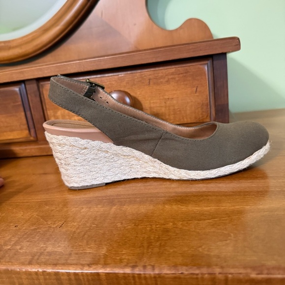 Vionic Corolina Olive Green canvas Wedge Shoes with Cushioned Insole - Picture 6 of 14